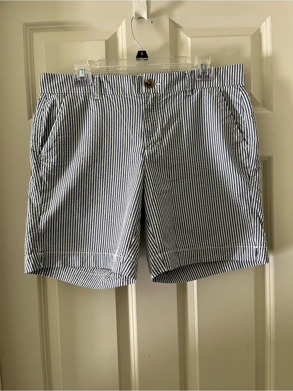 Women’s Old Navy textured seersucker pinstripe navy/white nautical shorts 10